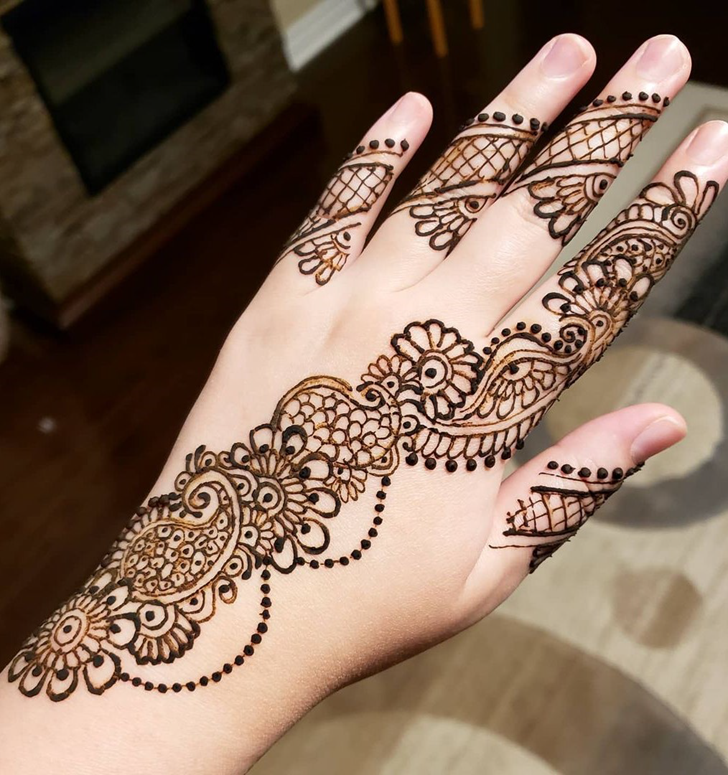 Shapely Abu Dhabi Henna Design