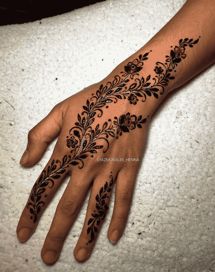 Alluring Actor Henna Design