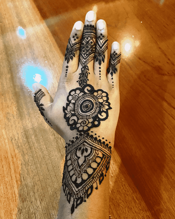 Exquisite Adorable Henna design