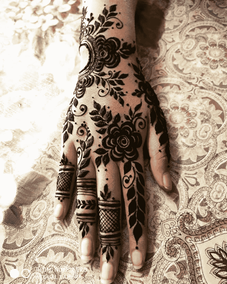 Magnetic Adorable Henna design