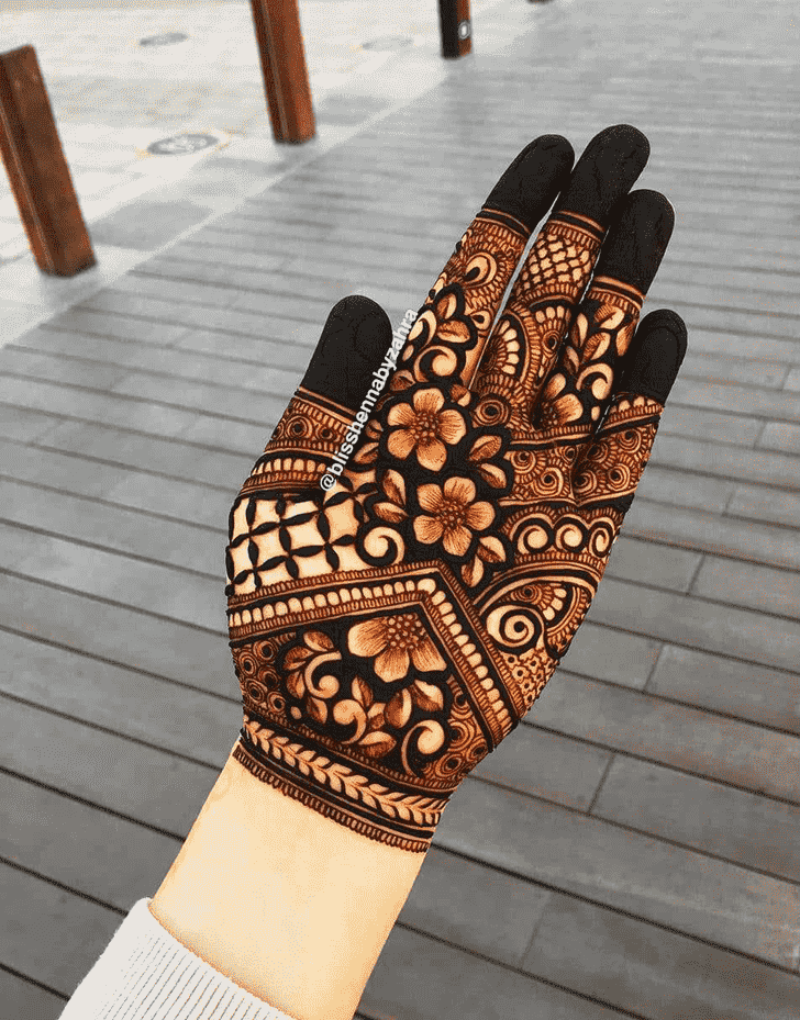 Comely Ahmedabad Henna Design