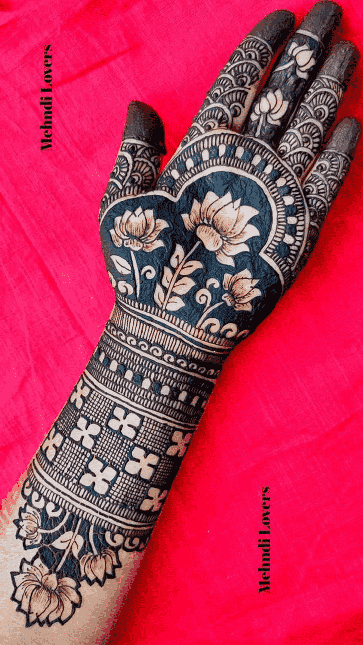 Inviting Ahmedabad Henna Design