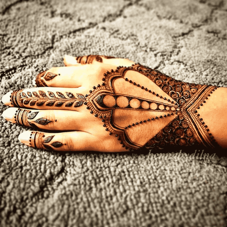 Fetching Ajman Henna Design