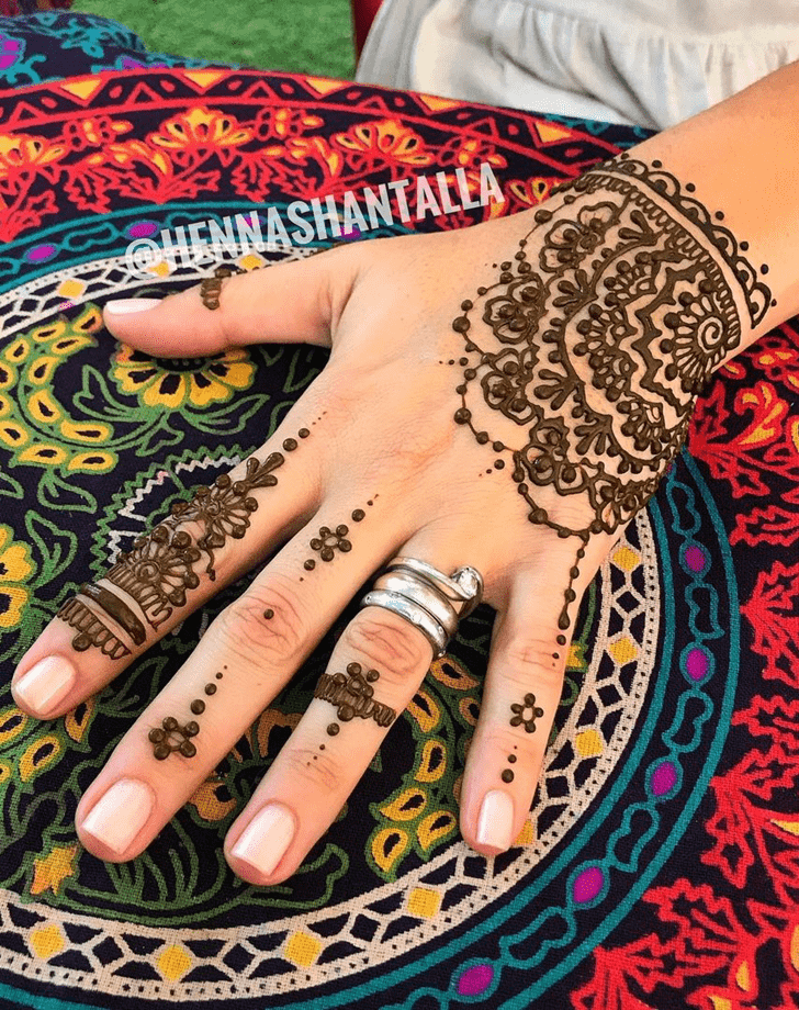 Bewitching Al Ain Henna Design