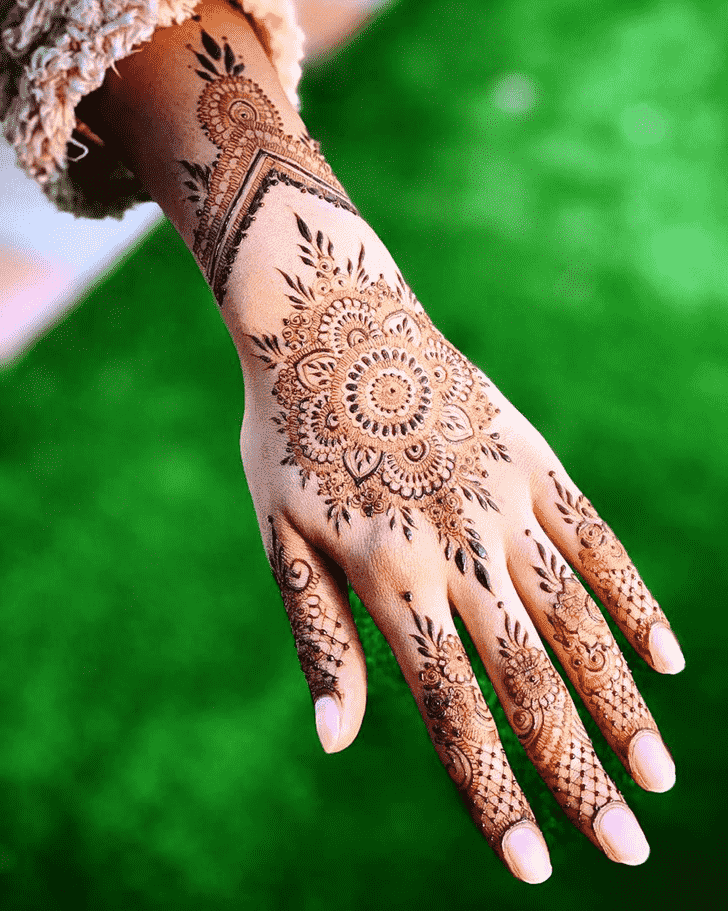 Captivating Allahabad Henna Design