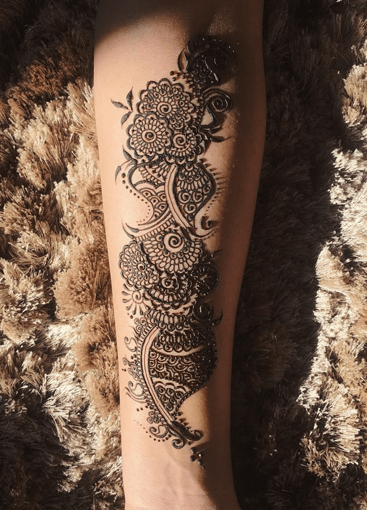 Bewitching Alluring Henna Design