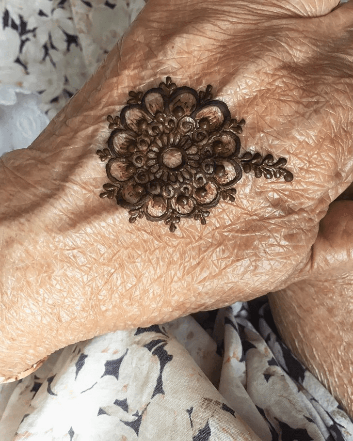 Charming Alluring Henna Design