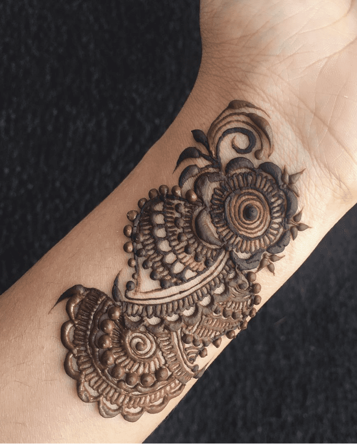 Divine Alluring Henna Design