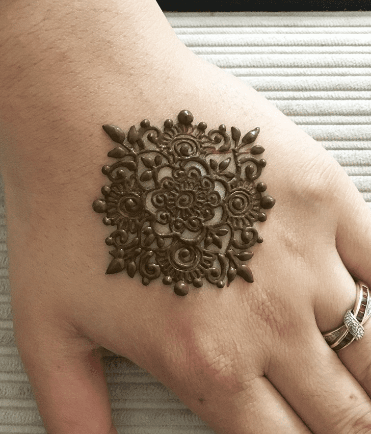 Excellent Alluring Henna Design