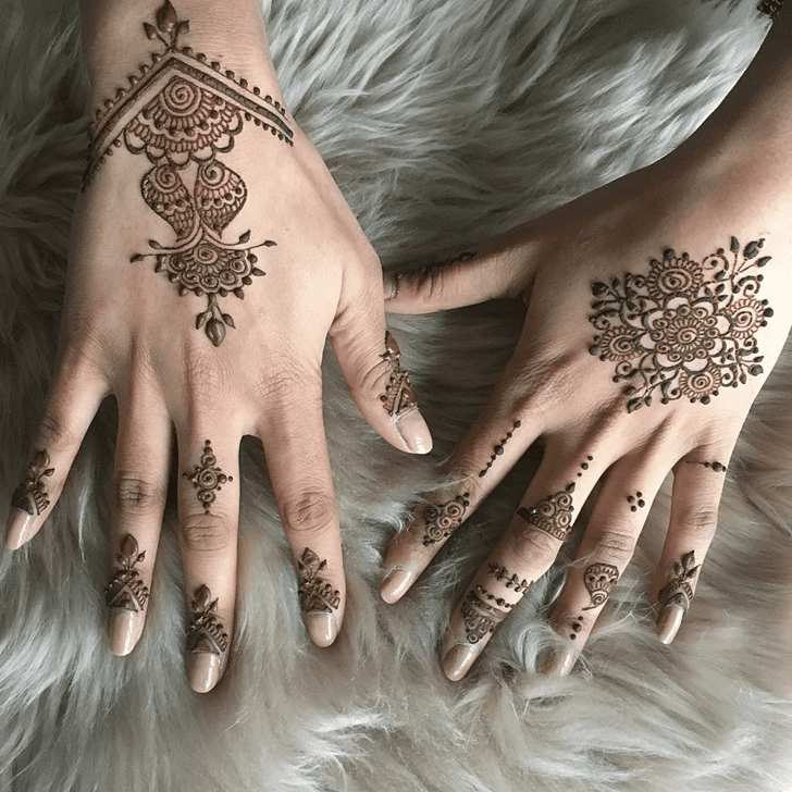 Fetching Alluring Henna Design