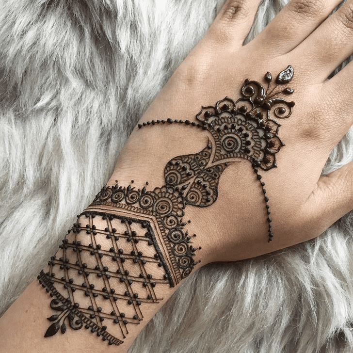 Fine Alluring Henna Design
