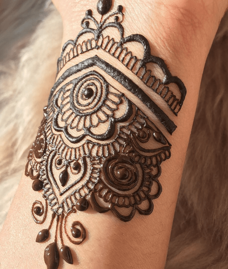 Good Looking Alluring Henna Design