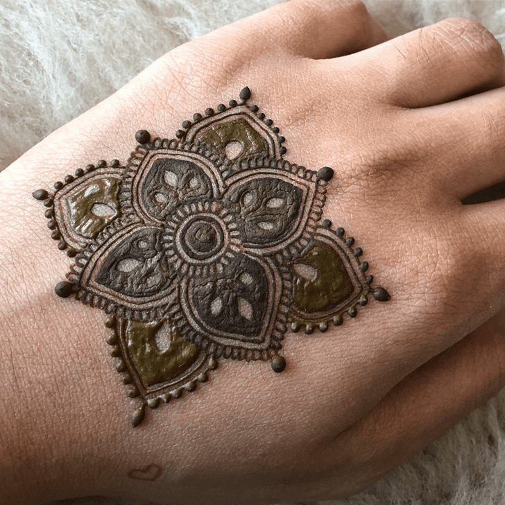 Grand Alluring Henna Design