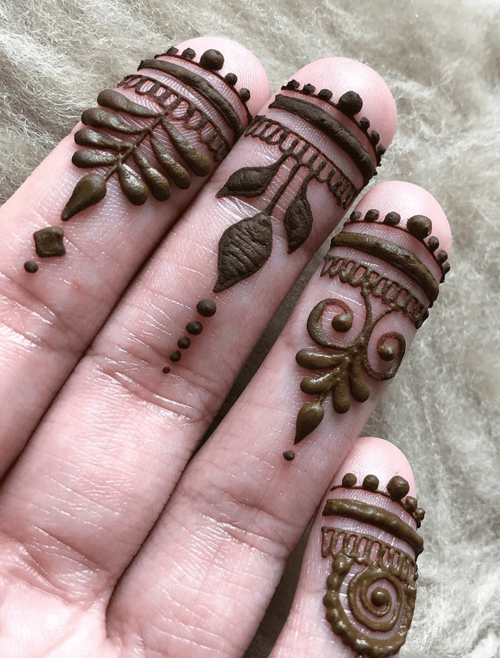 Inviting Alluring Henna Design