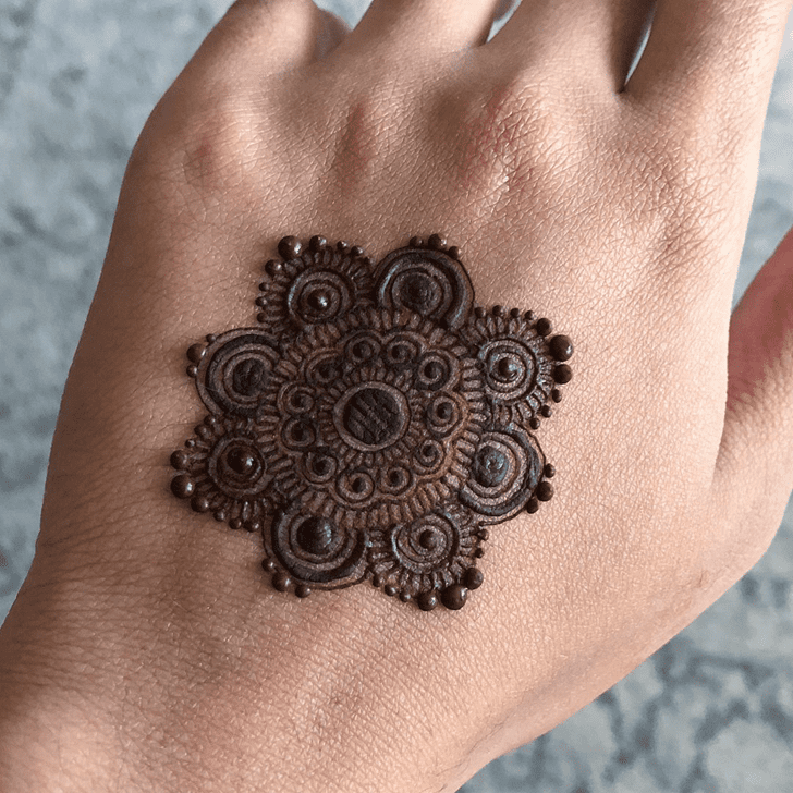 Magnetic Alluring Henna Design
