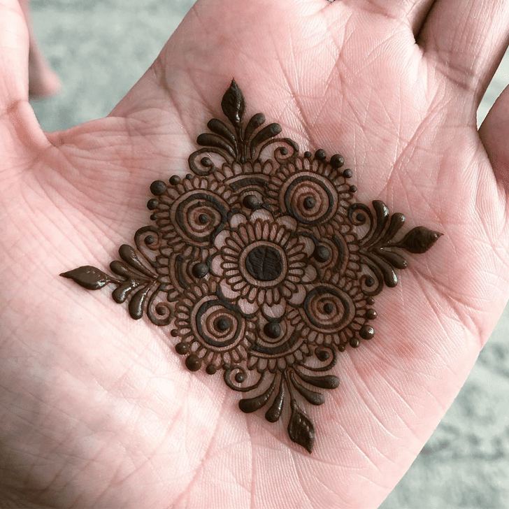 Mesmeric Alluring Henna Design
