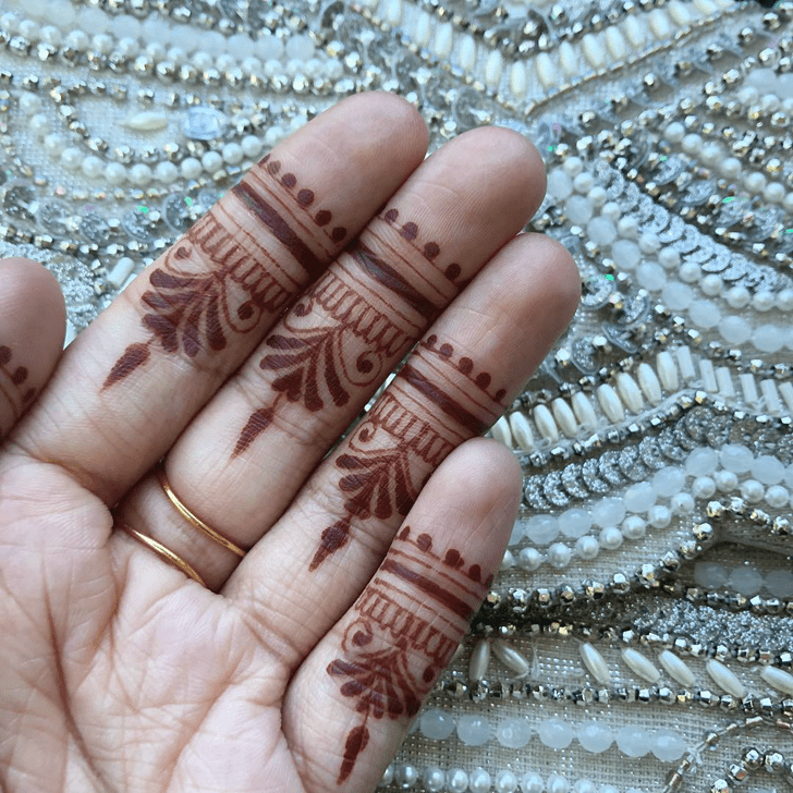 Nice Alluring Henna Design