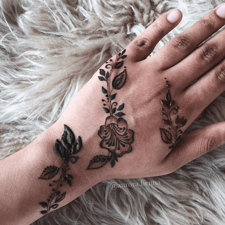 Ravishing Alluring Henna Design