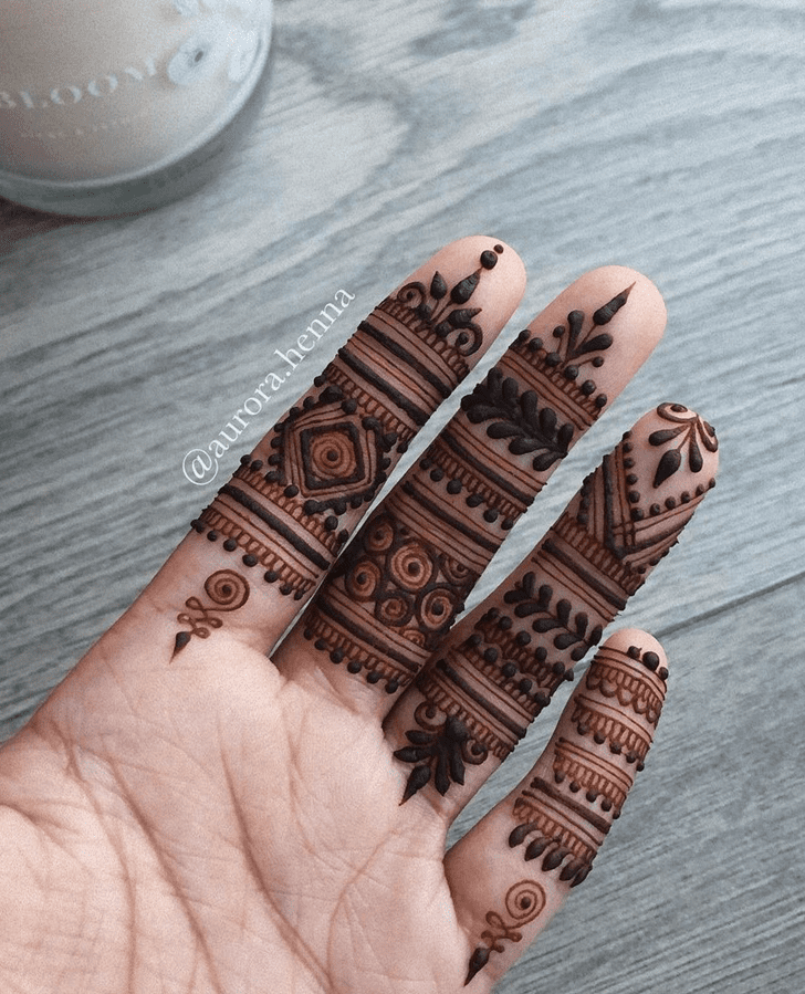 Refined Alluring Henna Design