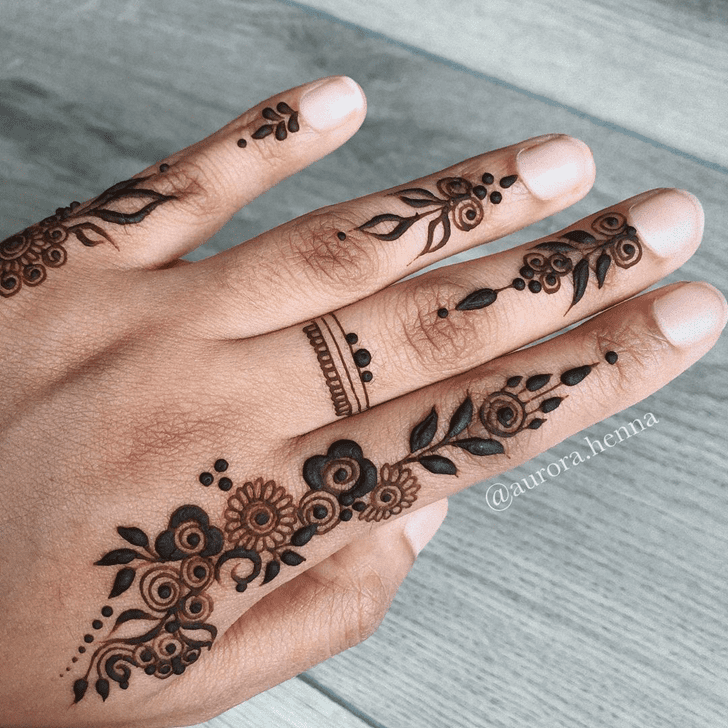 Resplendent Alluring Henna Design