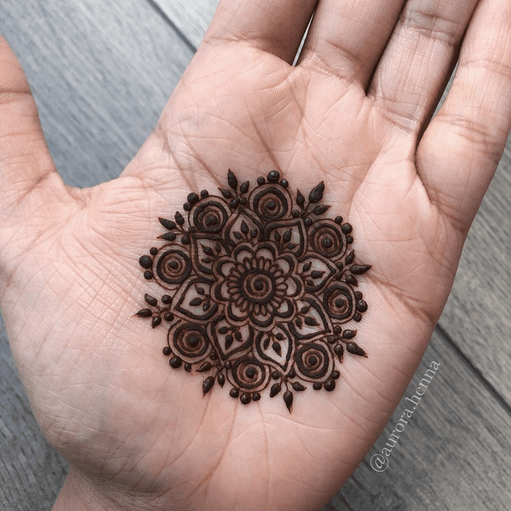 Shapely Alluring Henna Design
