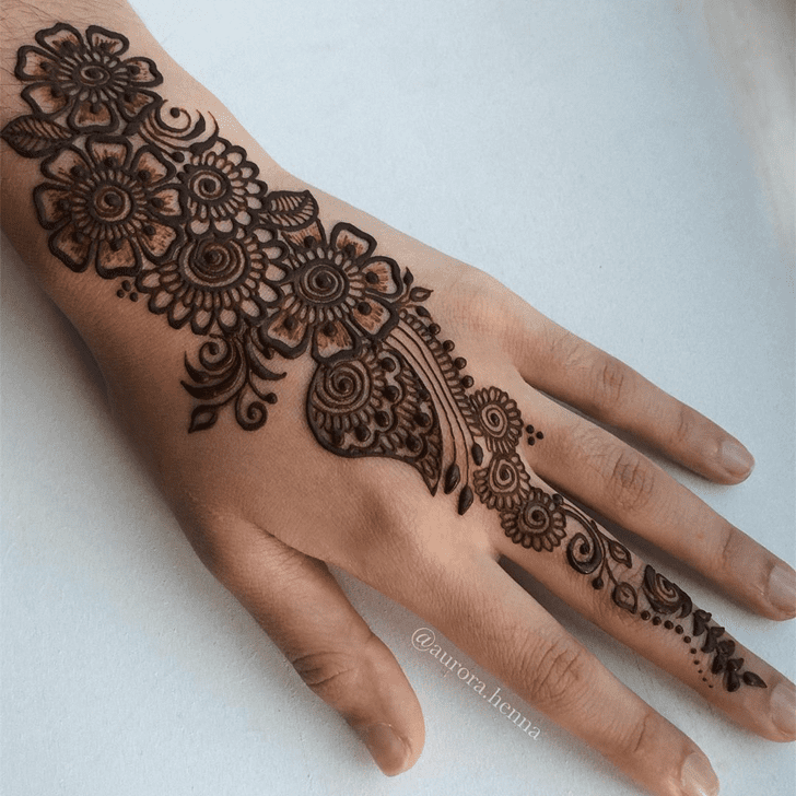 Slightly Alluring Henna Design