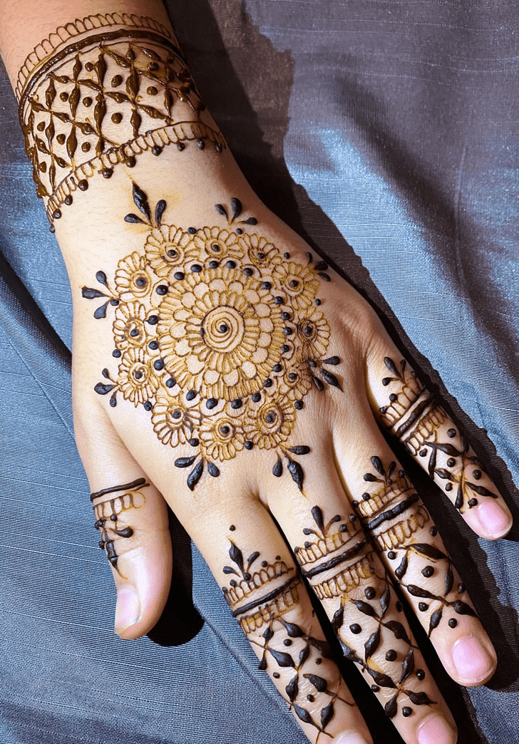 Delicate Amazing Henna Design