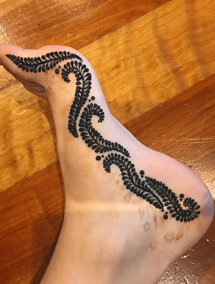 Beauteous Ankle Henna Design