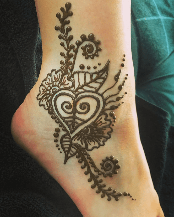 Exquisite Ankle Henna Design