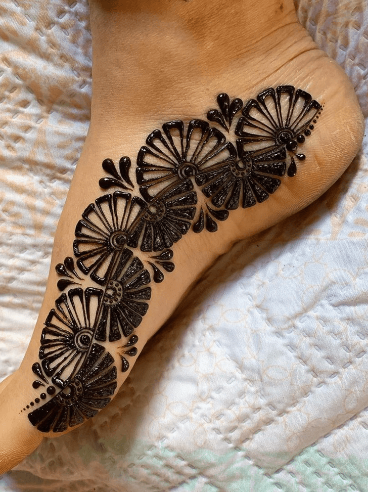 Handsome Ankle Henna Design