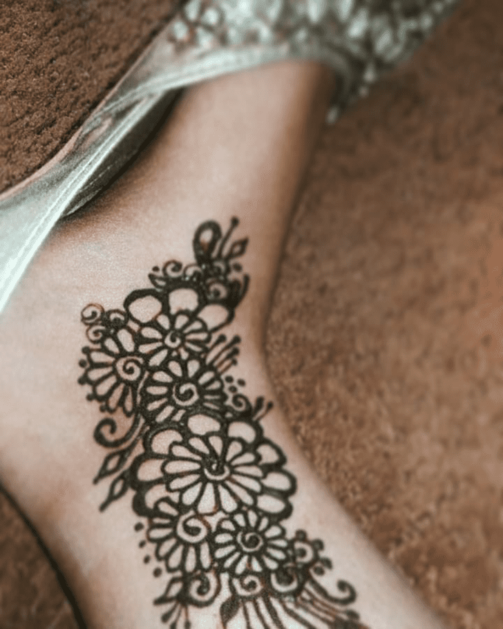 Pulchritudinous Ankle Henna Design