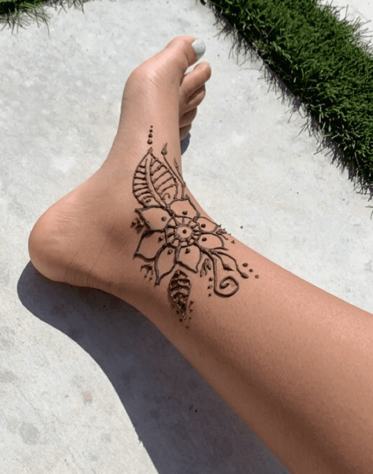 Ravishing Ankle Henna Design