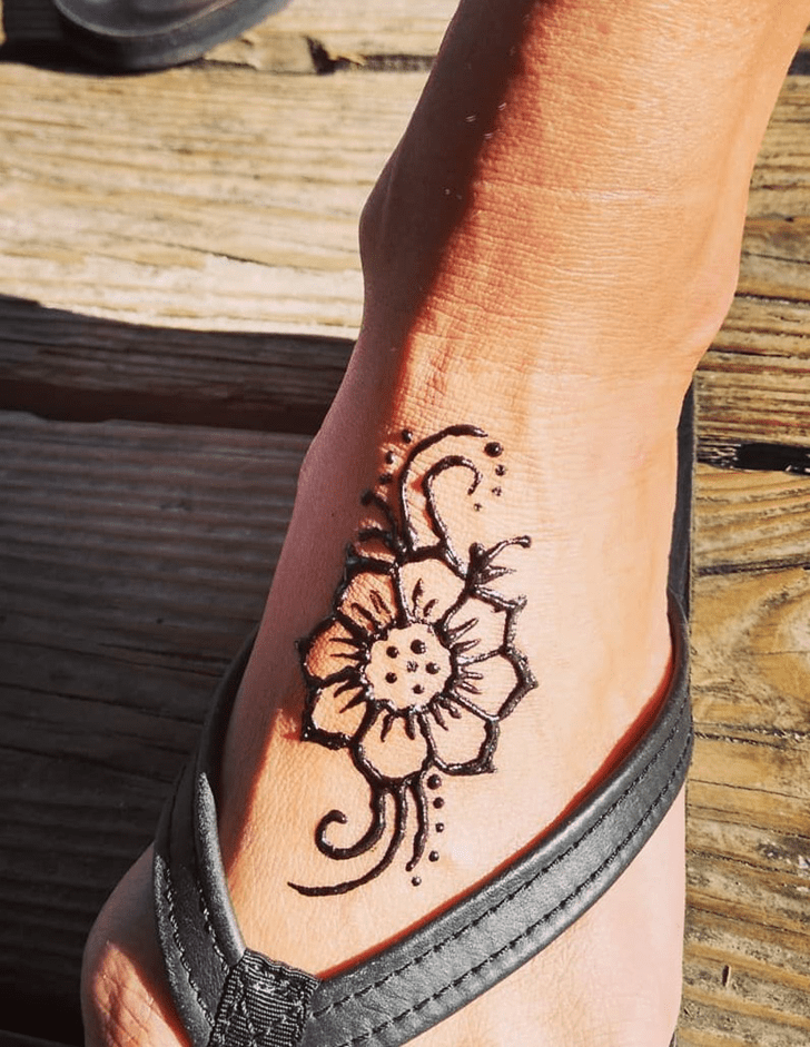 Resplendent Ankle Henna Design