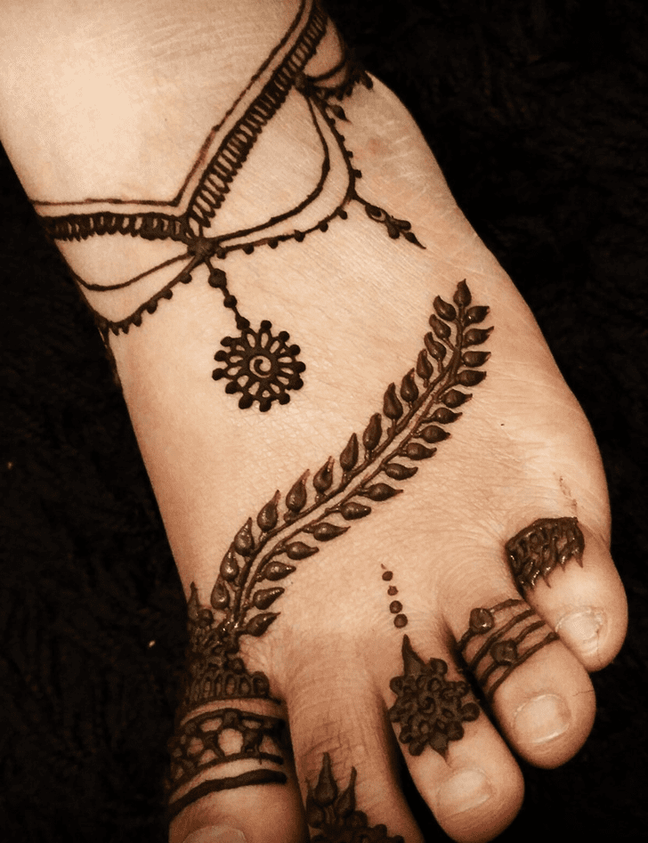 Shapely Ankle Henna Design