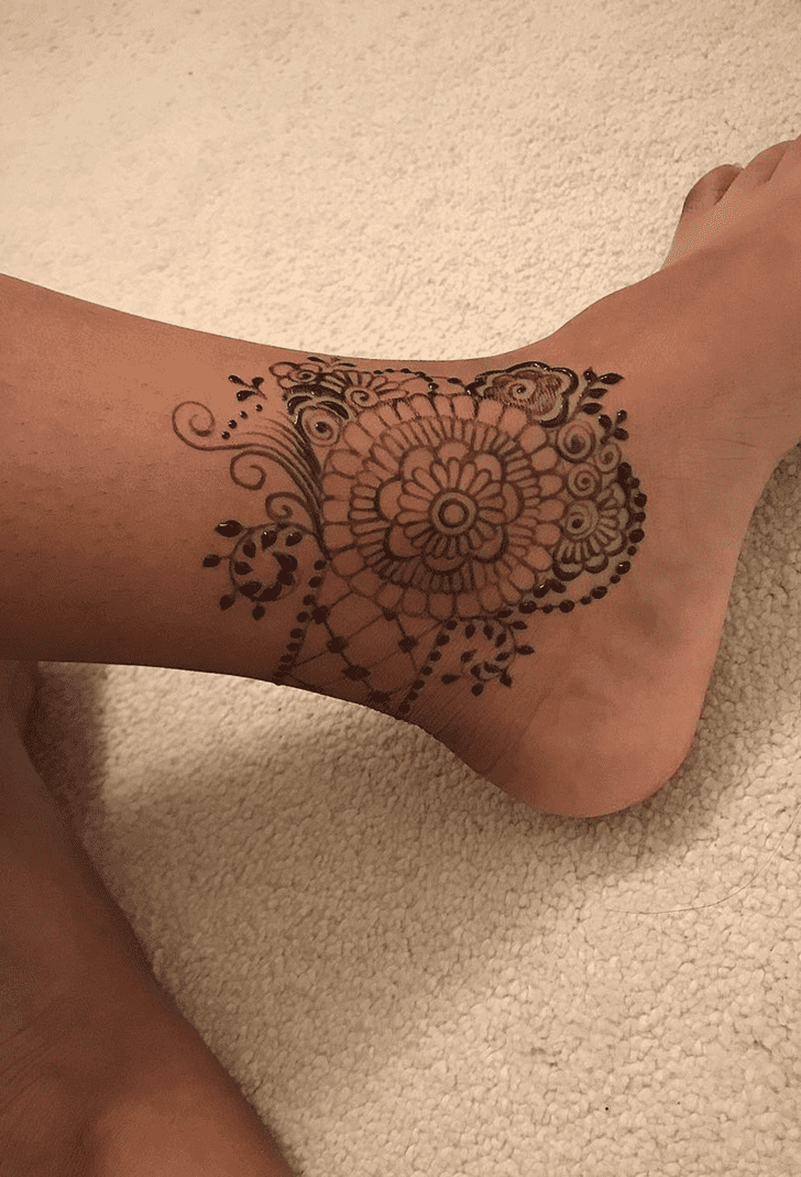Splendid Ankle Henna Design