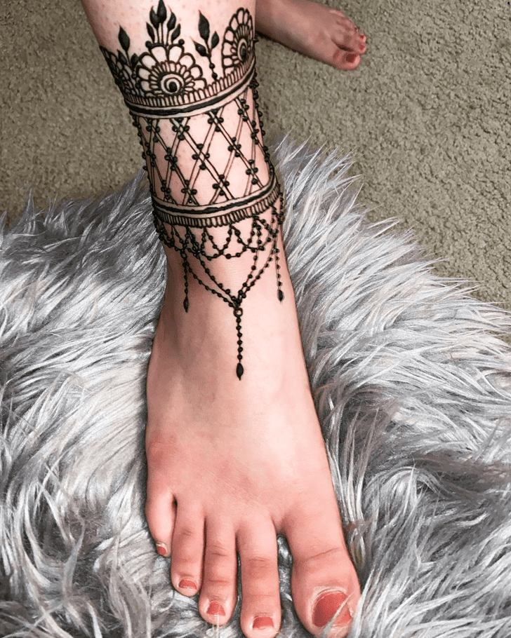 Statuesque Ankle Henna Design