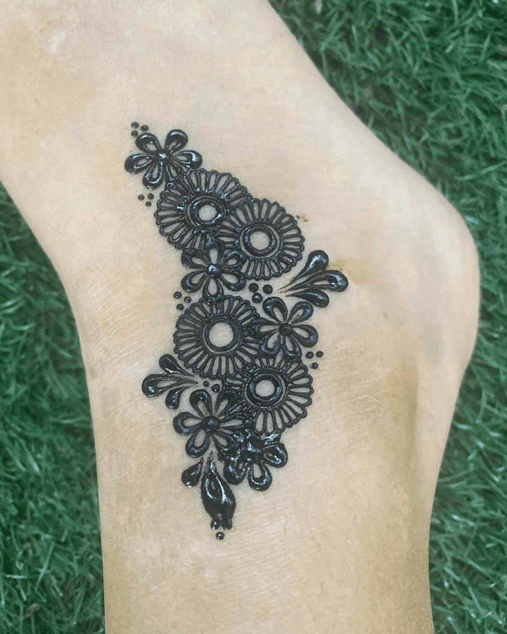 Sublime Ankle Henna Design