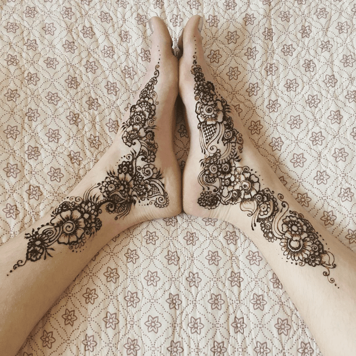 Breath Taking Ankle Henna Design