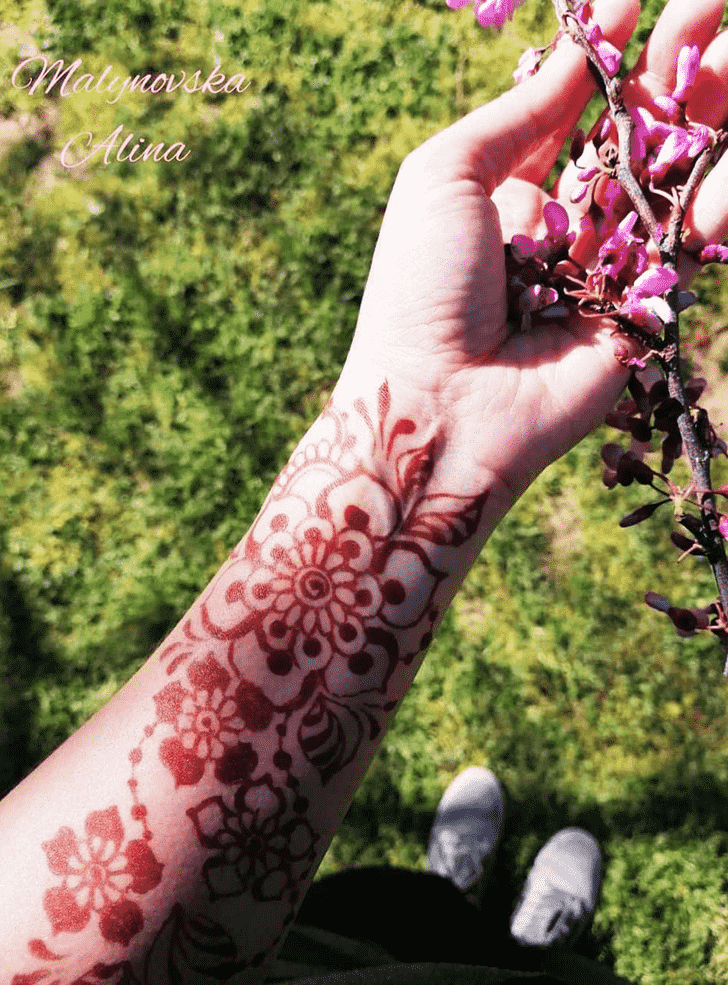 Bewitching Arab Henna Design