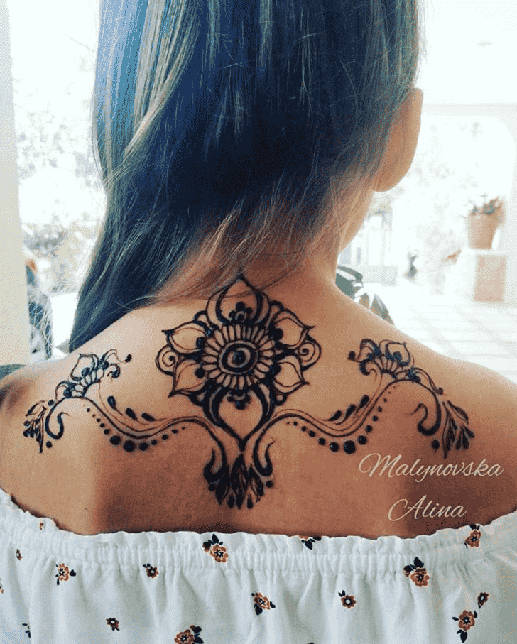Captivating Arab Henna Design