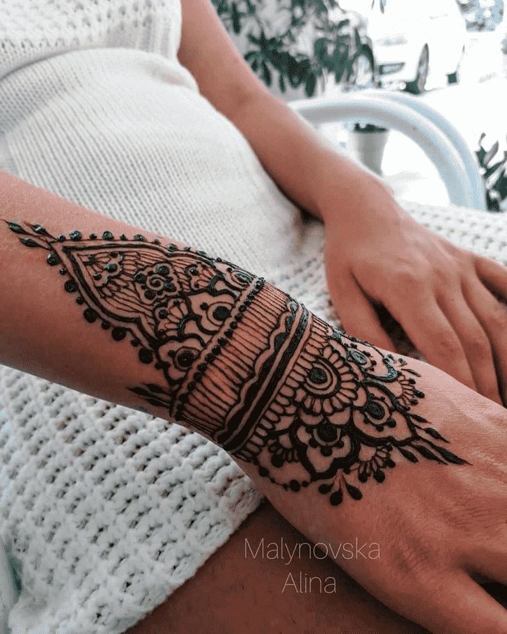 Classy Arab Henna Design