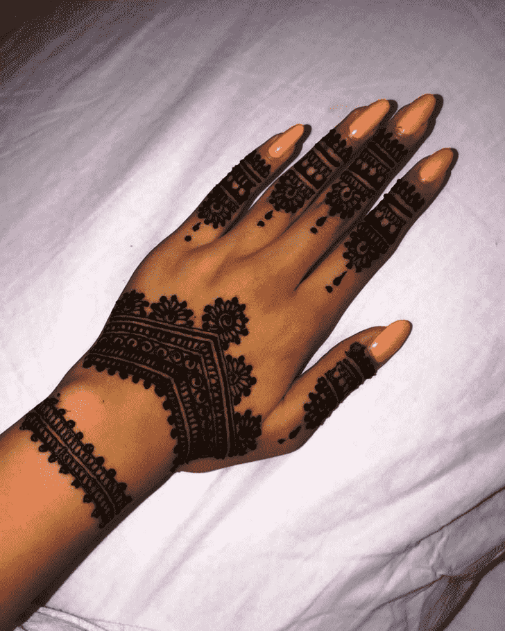 Delicate Arab Henna Design