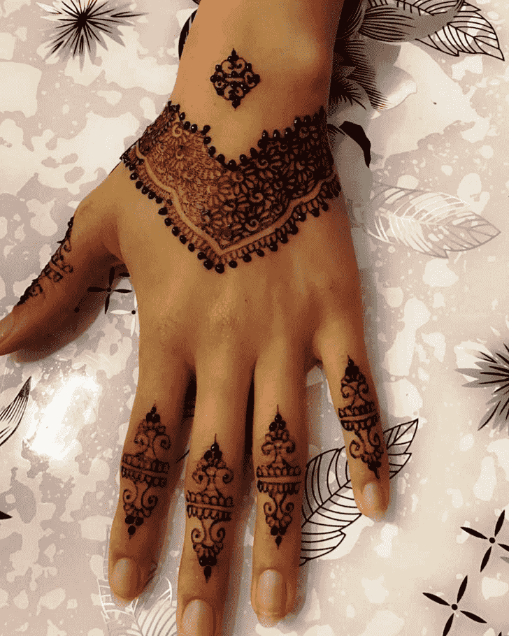 Elegant Arab Henna Design