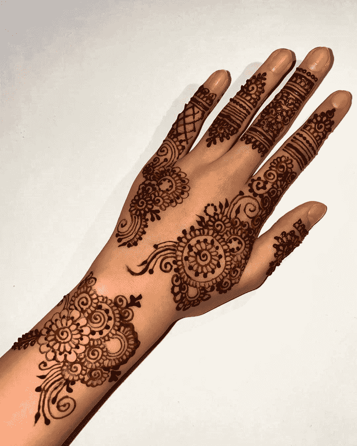 Inviting Arab Henna Design