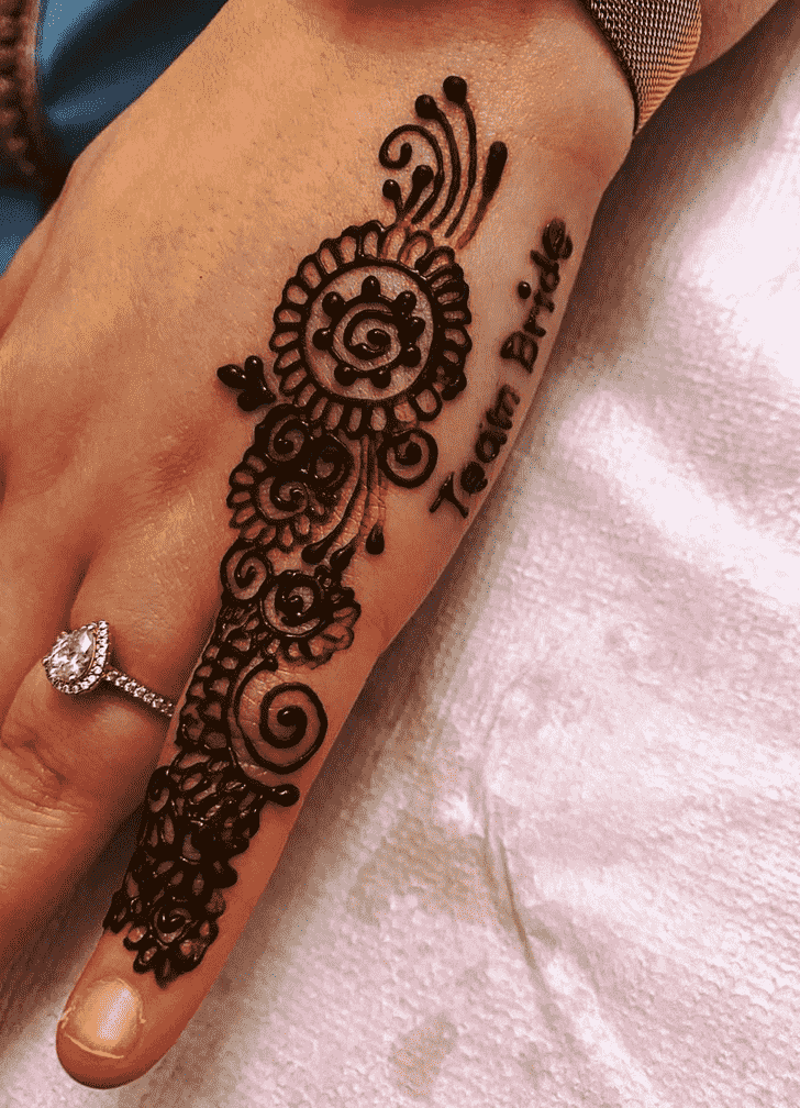 Magnetic Arab Henna Design