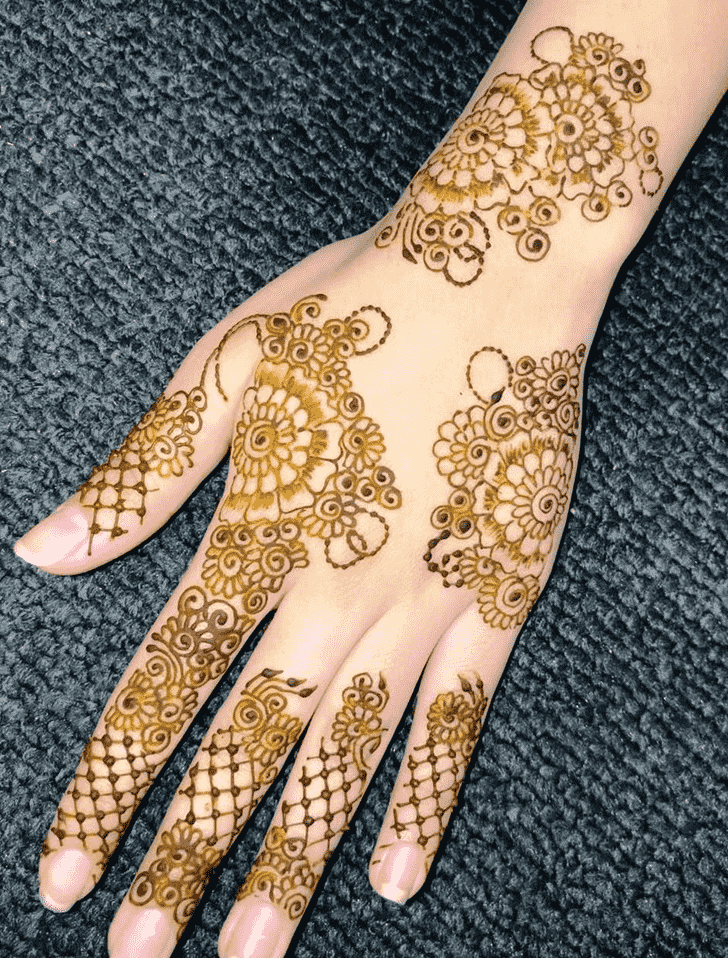Refined Arab Henna Design