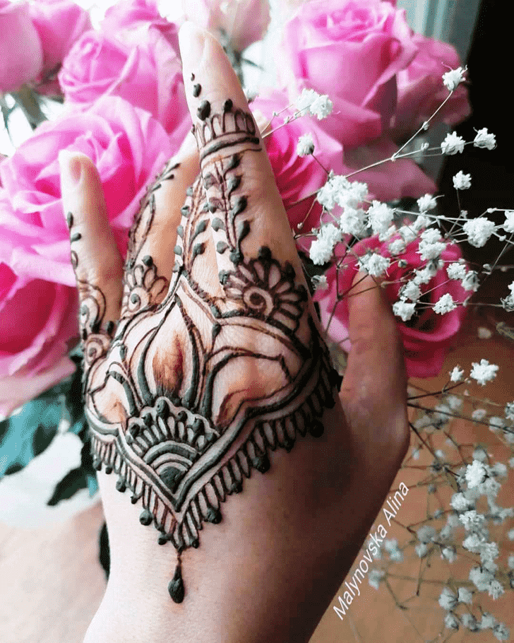 Slightly Arab Henna Design