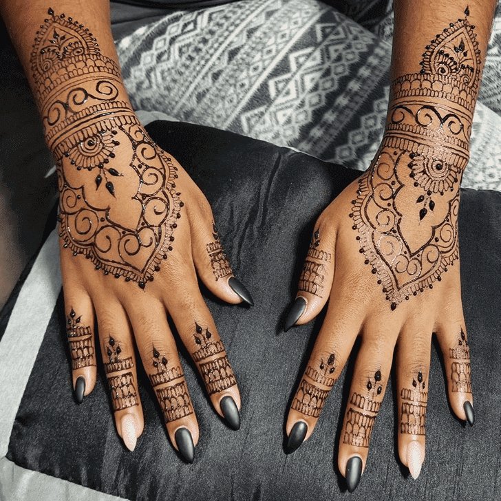 Captivating Arabic Henna Design