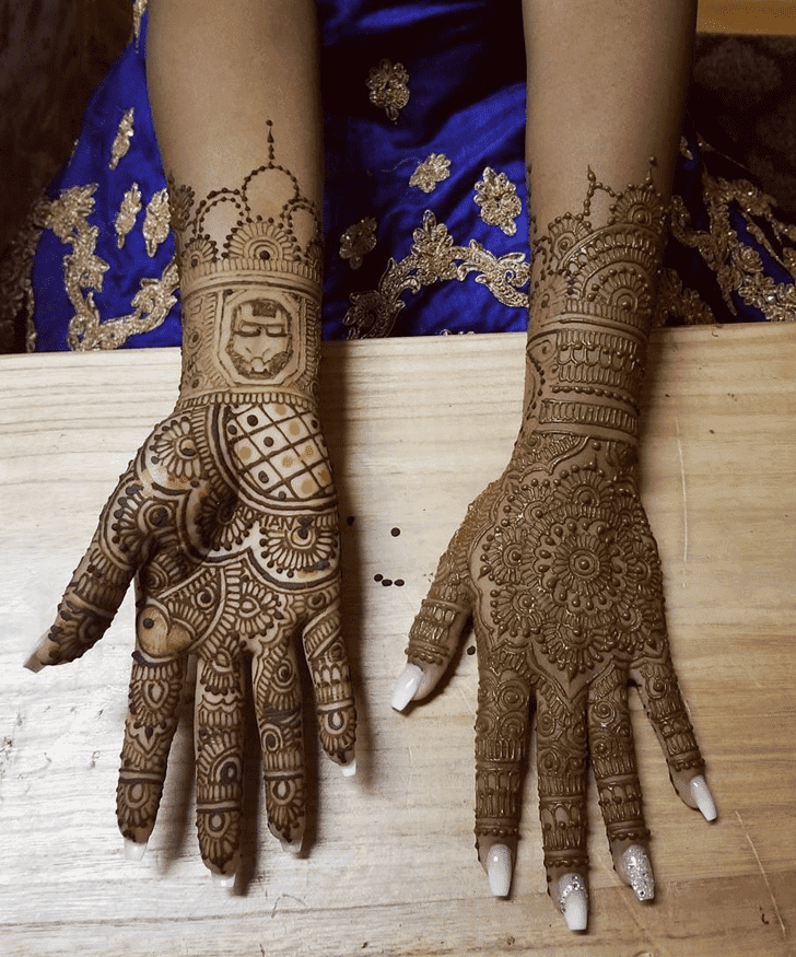 Delicate Arabic Henna Design