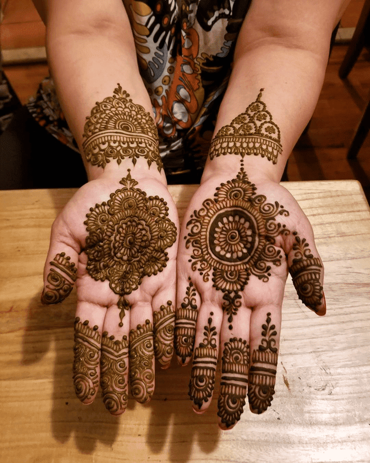 Enthralling Arabic Henna Design
